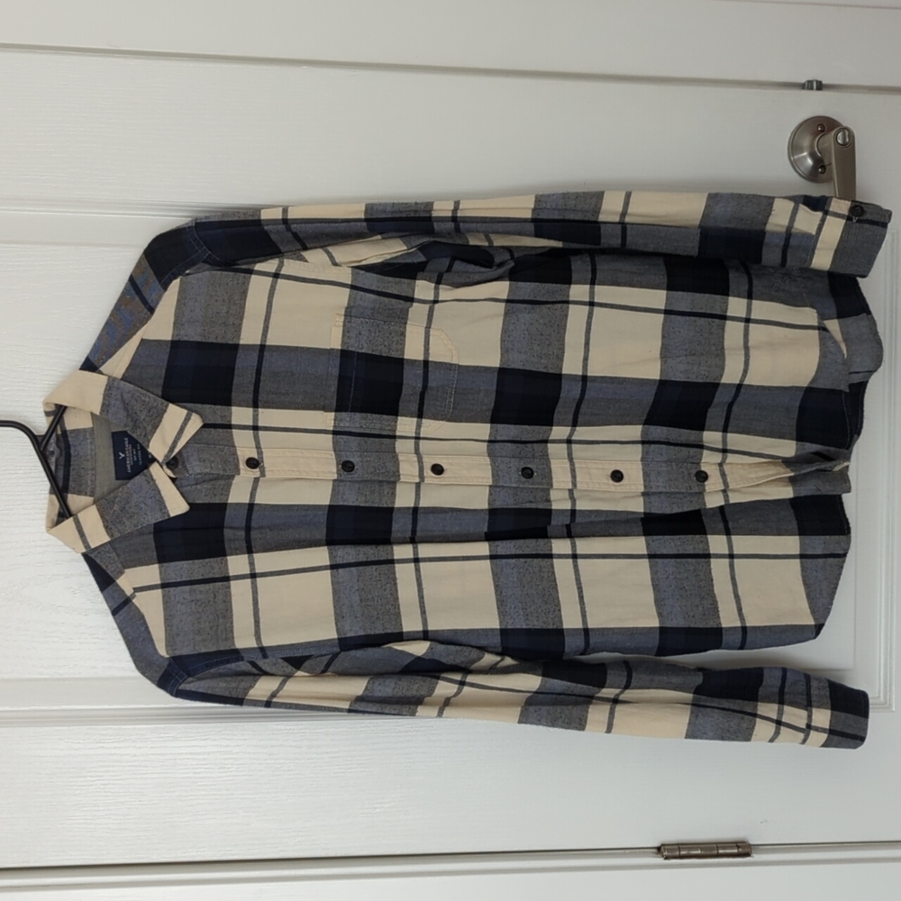 American Eagle Plaid Flannel Long Sleeve Button Down